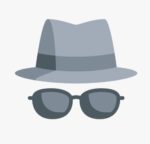 כובע ומשקפיים