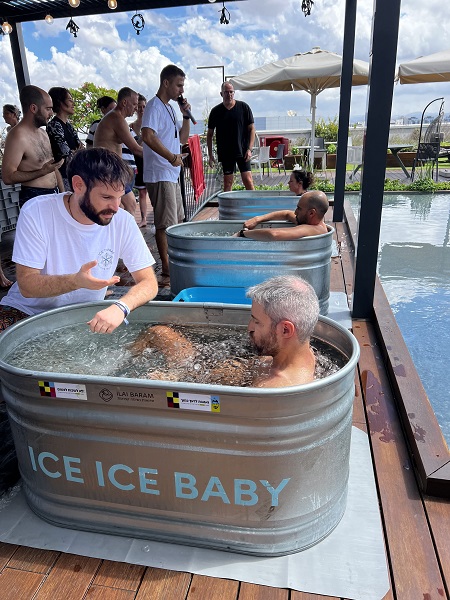 בטיחות בטבילות קרח לאנשים עם בעיות גב וכאבים כרוניים