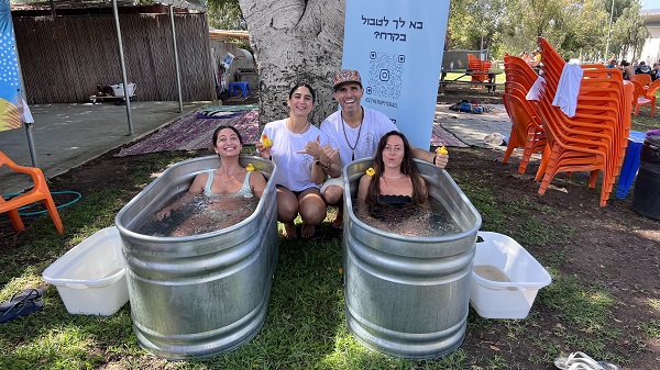 מה ההשפעה של טבילה בקרח על טווח התנועה?